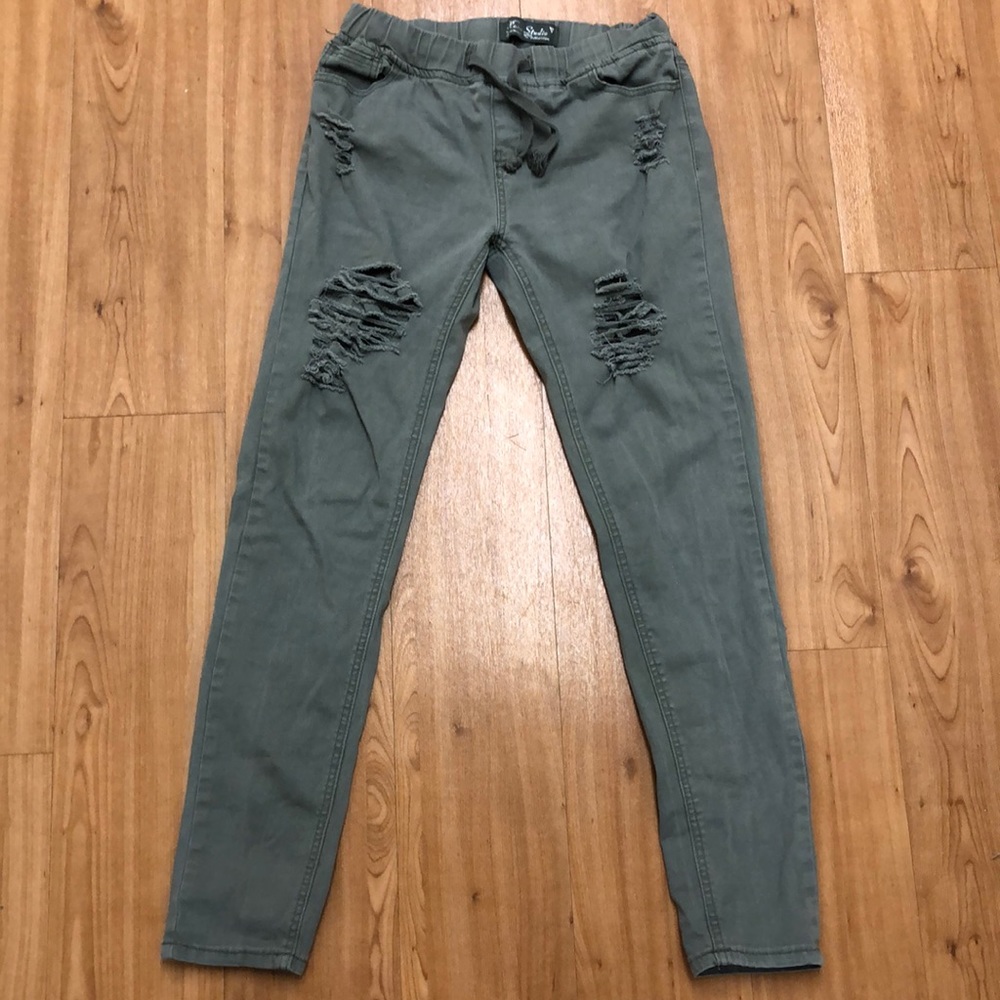 Super cute ripped jeans